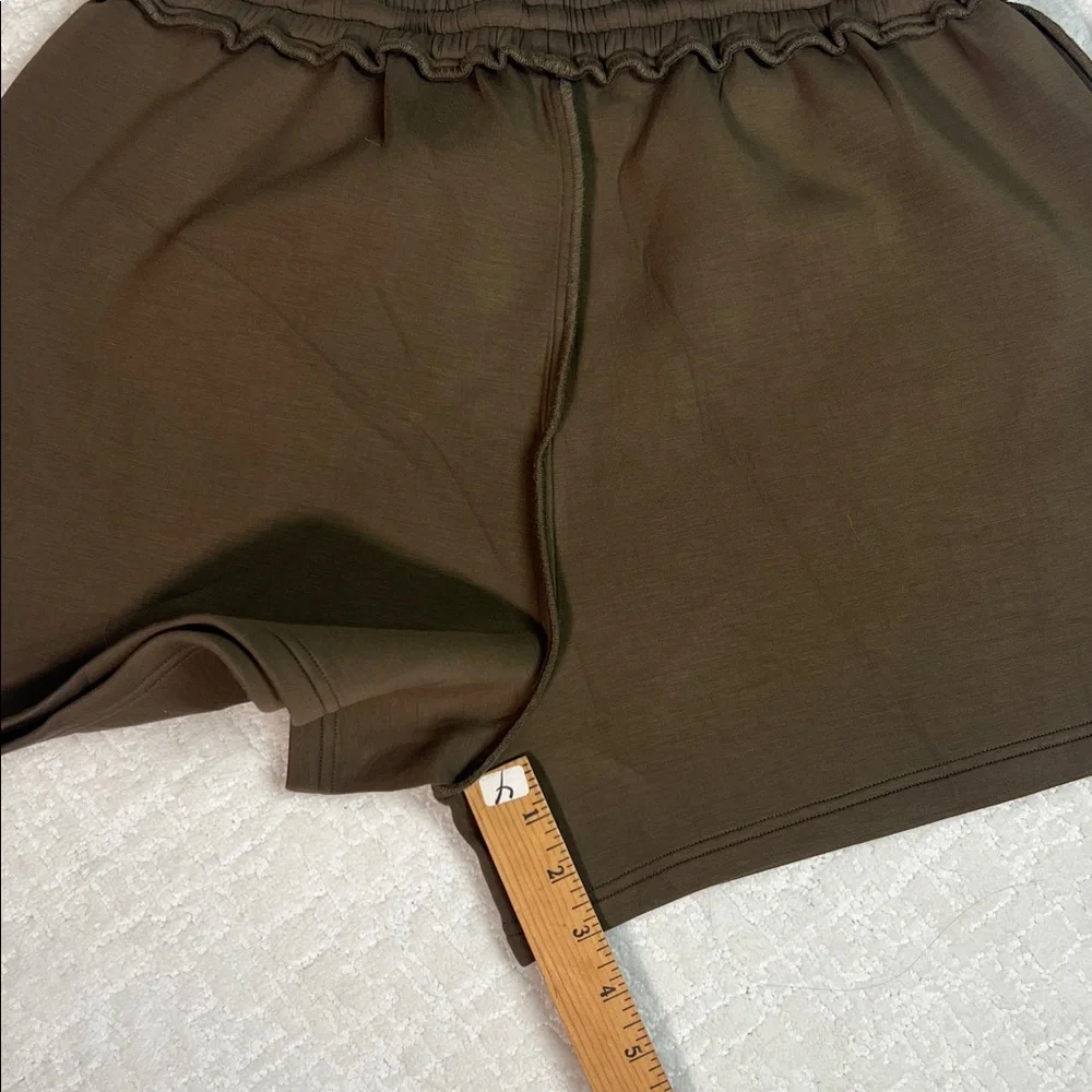 New! Devon Windsor Olive Steele Short with drawstring and pockets large - Picture 7 of 12